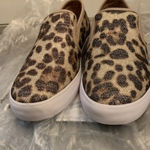 Guess Malden Leopard Slip-Ons 8